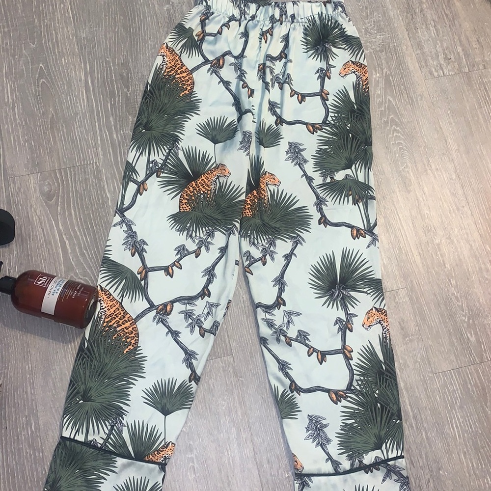 90% OFF!! New LOBO ROSA Lounge/Casual silky pants XS Safari Oasis. GUCCI VIBES